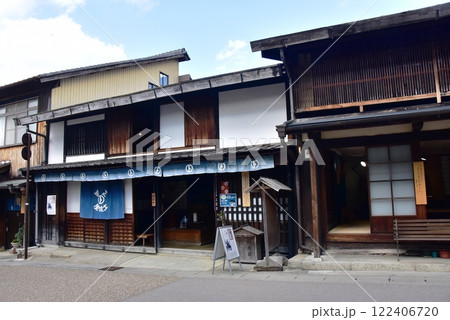 岐阜県恵那市　岩村城下町ふくろう商店街の土佐屋 122406720