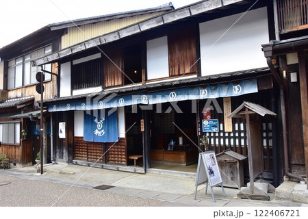 岐阜県恵那市　岩村城下町ふくろう商店街の土佐屋 122406721