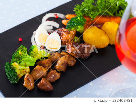Braised chicken hearts with vegetable garnish 122408451