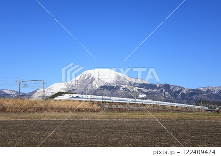 【JR東海】冬の伊吹山とN700系「ひかり」（東海道新幹線：岐阜羽島〜米原） 122409424