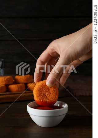 Fried mozzarella with sauce on a dark background 122409818