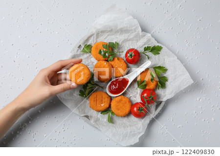 Fried mozzarella with fresh tomatoes and spices 122409830