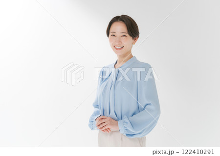 笑顔のミドル女性 笑顔のミドル女性 122410291