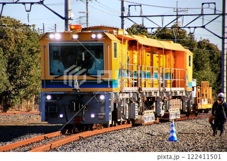 レールの表面に生じた細かい傷を取り除き寿命を2倍程度に延ばす事が出来る… 保線車両『レール削正車』 レールの表面に生じた細かい傷を取り除き寿命を2倍程度に延ばす事が出来る… 保線車両『レール削正車』 122411501