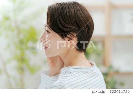 ミドル女性のビューティー 122411729