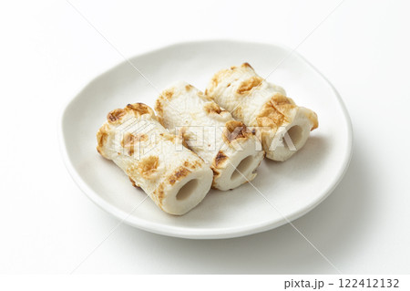 皿に乗ったちくわ　白バック 122412132