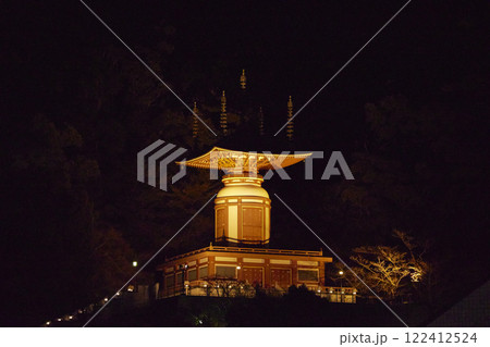 夜明け前の四国遍路二十三番札所 薬王寺 夜明け前の四国遍路二十三番札所 薬王寺 122412524