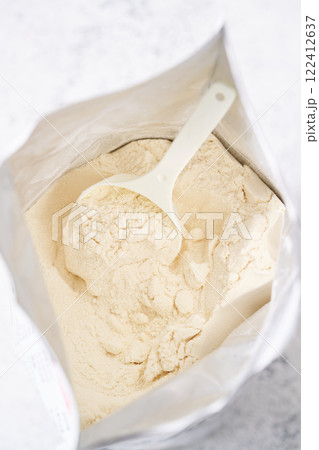 封を開けたプロテイン 122412637