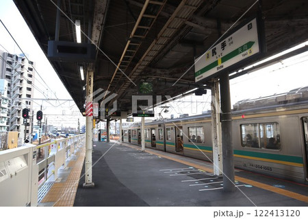 尻手駅ホームと南武線電車 122413120