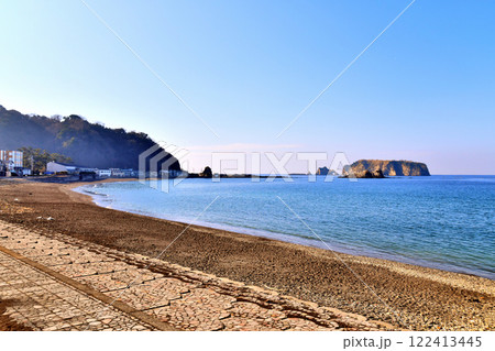 勝山海水浴場付近より傾城島方面を望む(千葉県鋸南町)【2025.1】 勝山海水浴場付近より傾城島方面を望む(千葉県鋸南町)【2025.1】 122413445