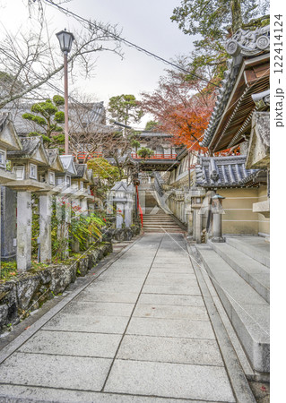 信貴山朝護孫子寺　玉蔵院への参道 122414124