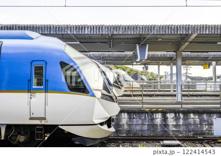 賢島駅に停車中の「しまかぜ」と「アーバンライナー」 122414543