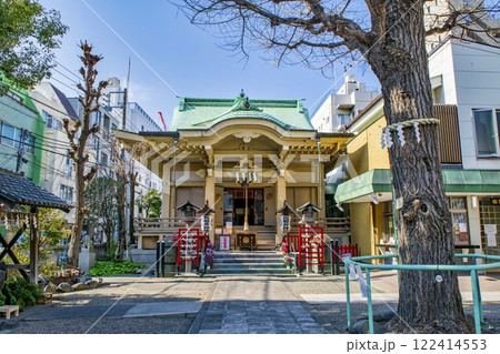 東京都台東区　矢先稲荷神社　拝殿　日本馬乗史100枚の天井絵が奉納されている神社 122414553