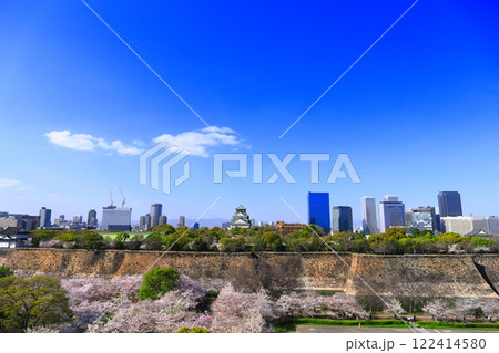 【大阪府】桜が満開の大阪城と大阪ビジネスパーク 【大阪府】桜が満開の大阪城と大阪ビジネスパーク 122414580