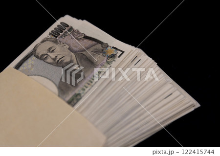 封筒に入っている旧紙幣の一万円札100枚 封筒に入っている旧紙幣の一万円札100枚 122415744