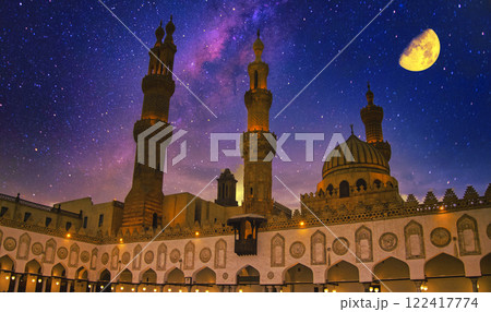 カイロのアズハルモスクの美しい夜景 122417774