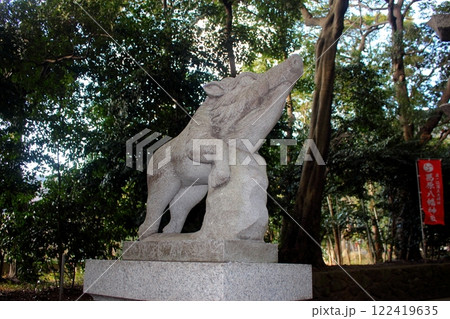 北九州市小倉南区 葛原八幡宮 【狛犬,いのしし】 122419635