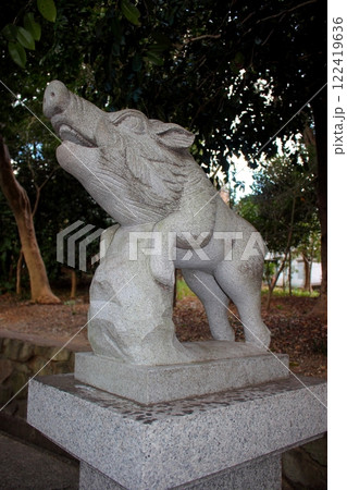 北九州市小倉南区 葛原八幡宮 【狛犬,いのしし】縦位置 北九州市小倉南区 葛原八幡宮 【狛犬,いのしし】縦位置 122419636