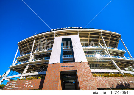 日本の横浜都市景観 新時代へ…太陽光を反射する横浜スタジアムなどを望む。希望の光=令和7年1月22日 日本の横浜都市景観 新時代へ…太陽光を反射する横浜スタジアムなどを望む。希望の光=令和7年1月22日 122420649
