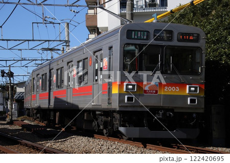 東急大井町線を行く2000系 東急大井町線を行く2000系 122420695