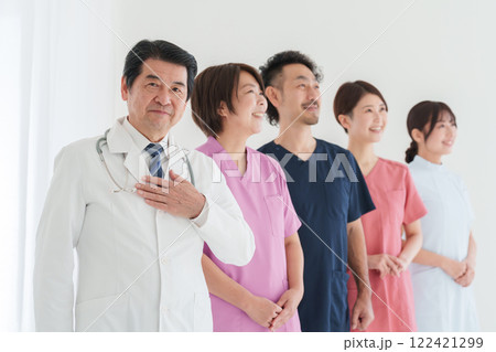 笑顔の医者たち(複数人・多人数・大人数、集団) 笑顔の医者たち(複数人・多人数・大人数、集団) 122421299