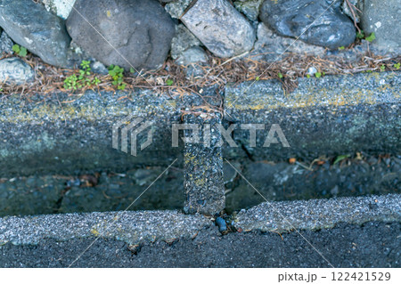 住宅街の用水路 122421529