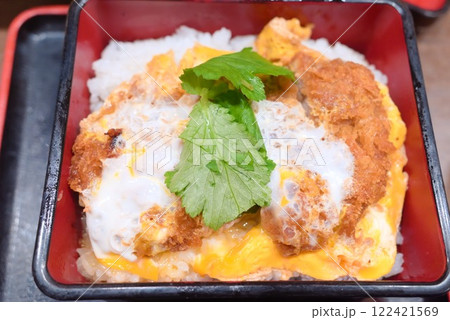 お重に詰め込んだボリューム満点「かつ重」 お重に詰め込んだボリューム満点「かつ重」 122421569