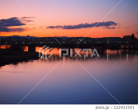 JR荒川橋梁の美しい夕景 JR荒川橋梁の美しい夕景 122422501