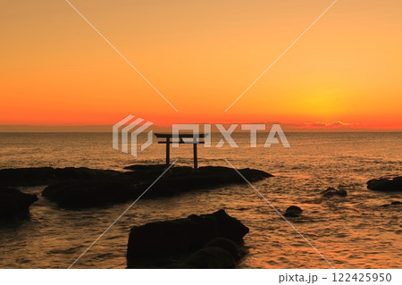 茨城県 大洗磯前神社・神磯の鳥居 122425950