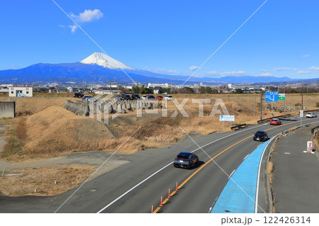 道の駅　伊豆ゲートウェイ函南からの富士山景色 122426314