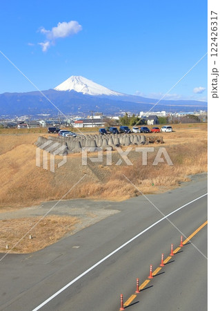 道の駅　伊豆ゲートウェイ函南からの富士山景色 122426317