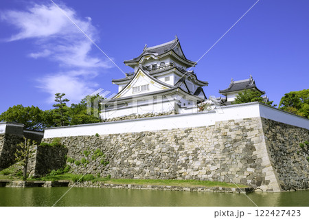 内堀に映える美しい岸和田城天守閣(大阪府岸和田市) 内堀に映える美しい岸和田城天守閣(大阪府岸和田市) 122427423