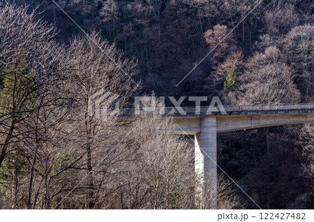 群馬県上野村の冬の景色 122427482
