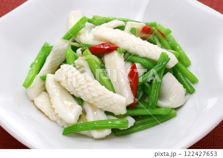 芹菜炒鱿鱼(芹菜とスルメイカの炒めもの)、中国料理 芹菜炒鱿鱼(芹菜とスルメイカの炒めもの)、中国料理 122427653