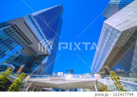 日本の東京都市景観 新時代へ…虎ノ門ヒルズステーションタワーやビル群などを望む＝令和7年1月18日 122427794