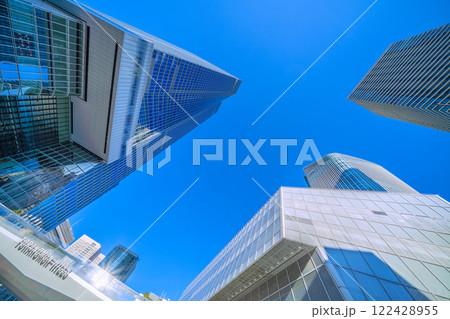 日本の東京都市景観 希望の光…虎ノ門ヒルズステーションタワーやビル群などを望む＝令和7年1月18日 122428955