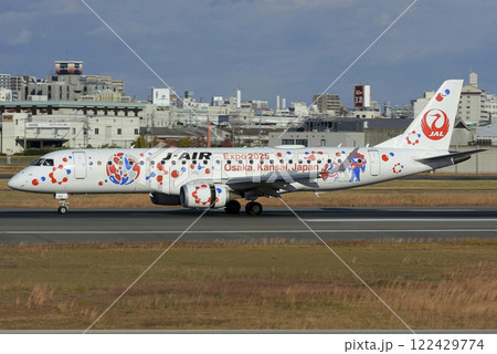 J-AIR関西万博塗装 E175タキシング 122429774