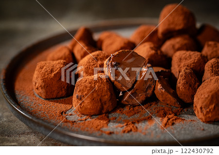 Tasty chocolate truffles powdered with cocoa on ta 122430792