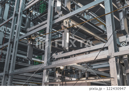 工事中の機械式駐車場 工事中の機械式駐車場 122430947