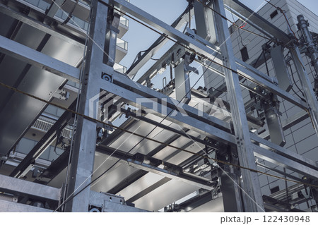 工事中の機械式駐車場 122430948