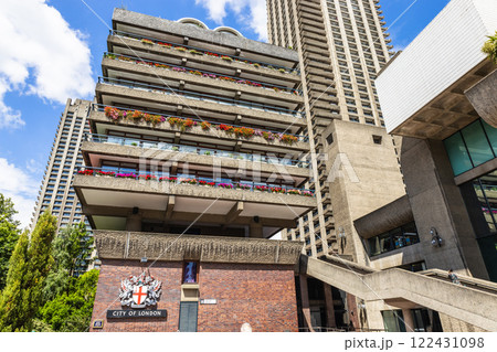 The Barbican Centre, London. Iconic Brutalist Architecture and Vibrant Cultural Hub 122431098