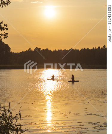 Landscape shot of the lake 122431883