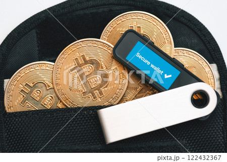 Saving cryptocurrency coins into secure wallet Saving cryptocurrency coins into secure wallet 122432367