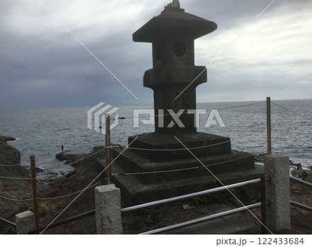 鎌倉＆江ノ島散策　2023年版 稚児が淵の石灯籠 122433684