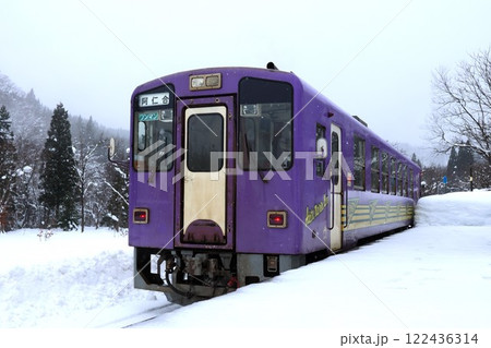 【秋田内陸縦貫鉄道】冬のAN-8800形（秋田内陸線：萱草駅） 122436314