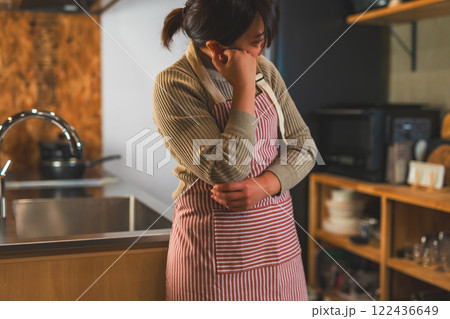 女性ポートレイト 122436649