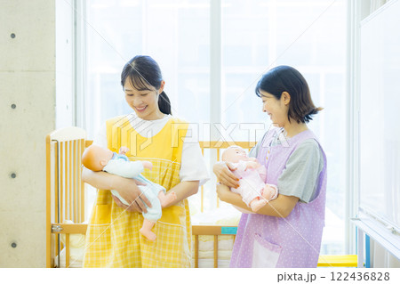ベビーシッター 研修イメージ ベビーシッター 研修イメージ 122436828