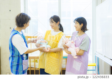 ベビーシッター　研修イメージ 122436833