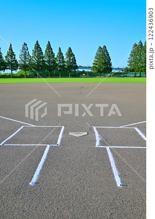 綺麗に整備された草野球場　荒川河川敷　 122436903