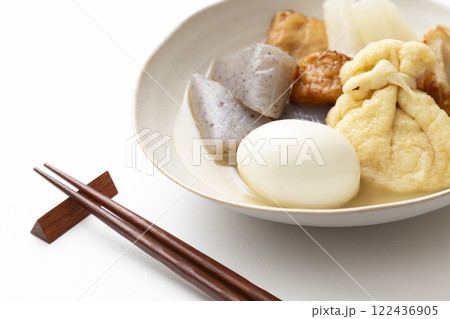 皿に盛ったおでん 皿に盛ったおでん 122436905